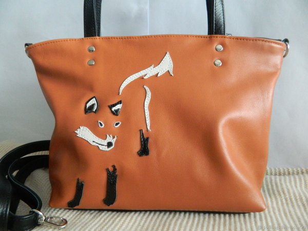 Кожаные сумки с аппликацией