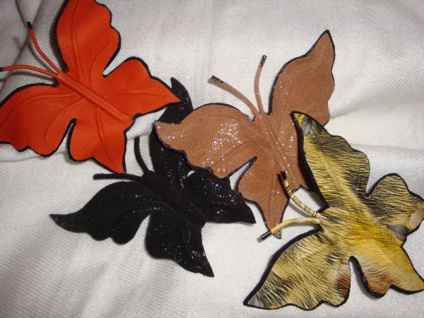 Панно из кусочков кожи