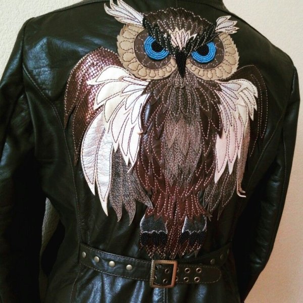 Вышивка бисером на кожаной куртке