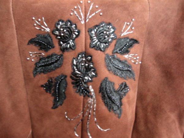 Вышивка на куртке