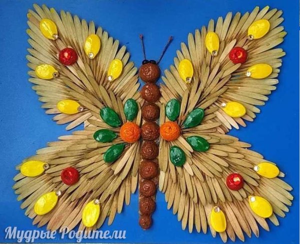 Бабочка из кленовых семян