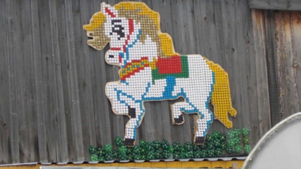 Мозаика из пластиковых крышек