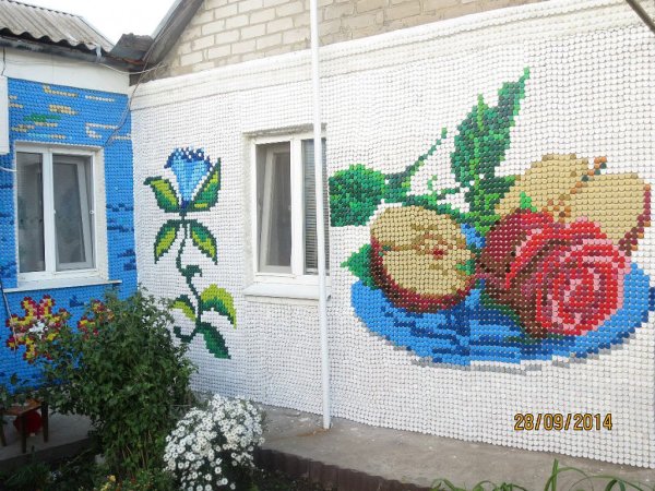 Панно из крышечек