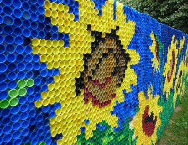 Панно из бутылочных крышек