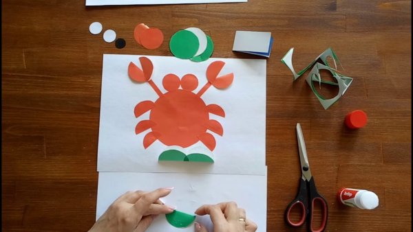 Аппликация краб из цветной бумаги