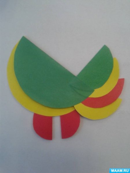 Игрушка из бумажных кругов попугай