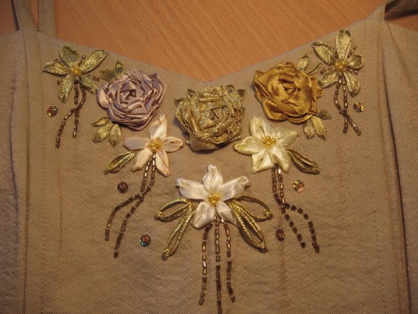 Отделка одежды вышивкой лентами