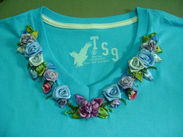 Украсить футболку лентами