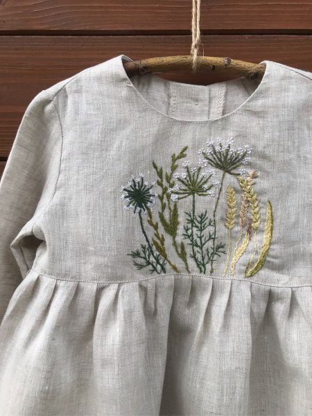 Льняное платье с вышивкой
