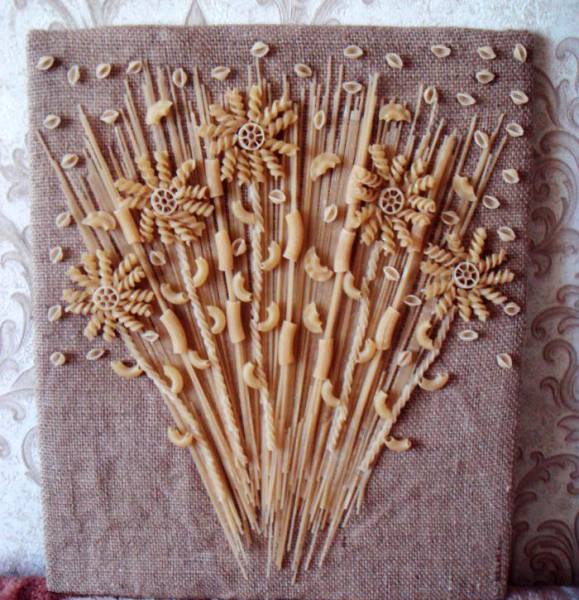 Панно из макарон