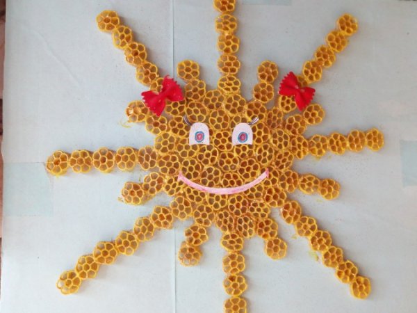 Аппликация из макарон