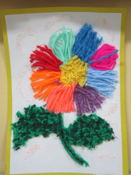 Цветок из нарезанных ниток