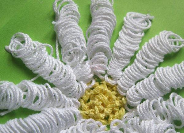 Аппликация из скрученных нитей