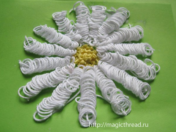 Ромашки из пряжи