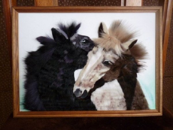 Картины из кожи и меха