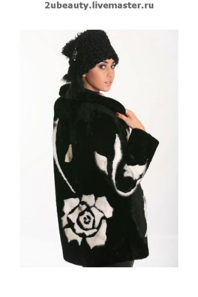 Норковое пальто с аппликацией