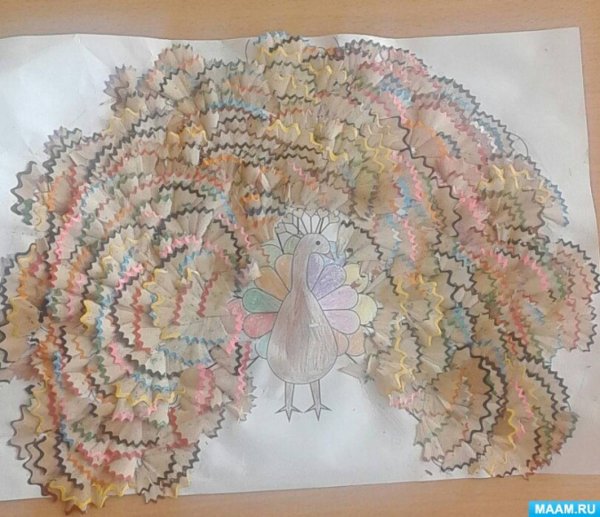 Аппликация из карандашной стружки