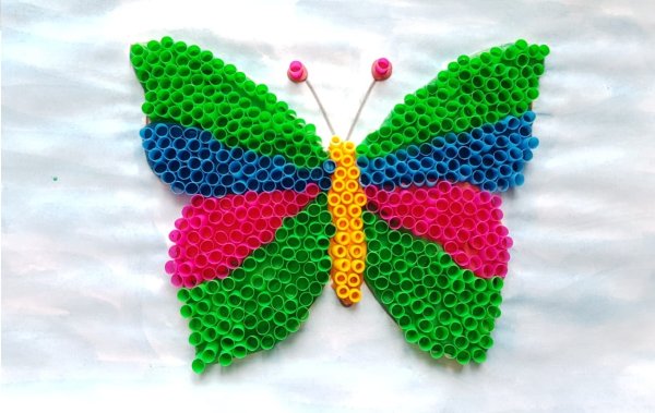 Бабочка из коктейльных трубочек