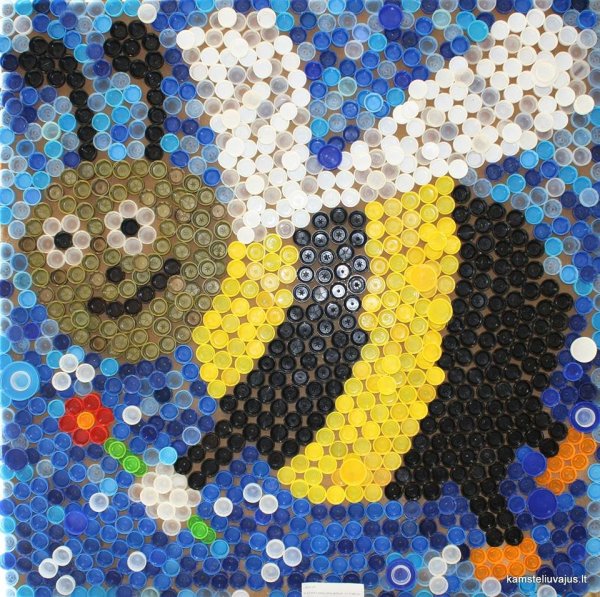 Мозаика из пластиковых крышек