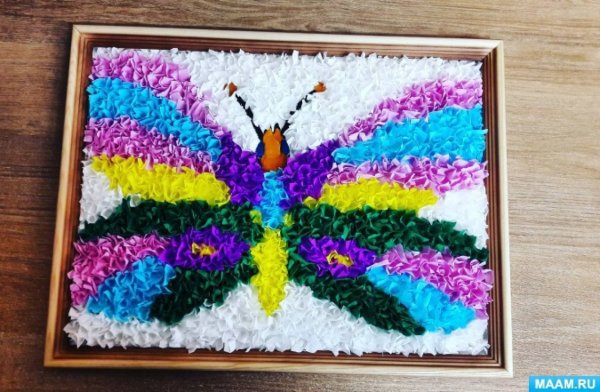 Бабочка из скрученных салфеток