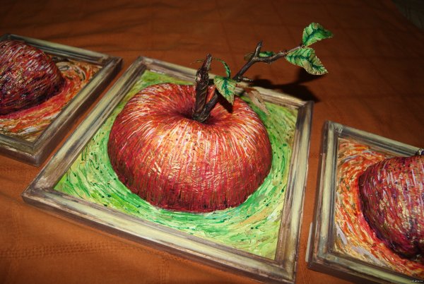 Яблоко в технике папье маше