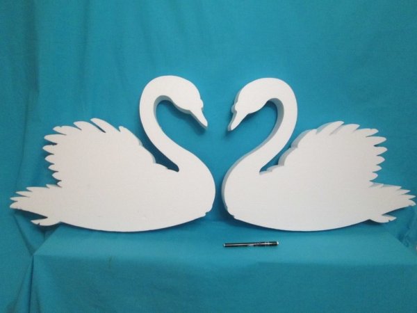 Лебедь из пенопласта