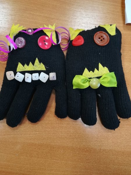 Игрушка из варежки