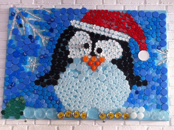 Панно из крышечек