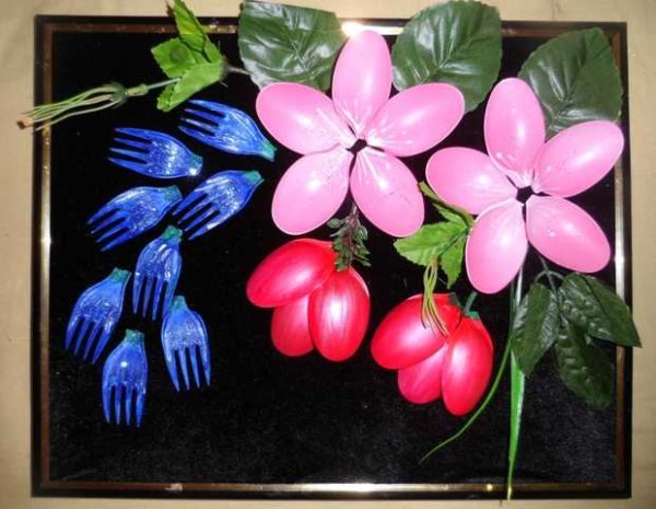 Панно из одноразовых ложек и вилок