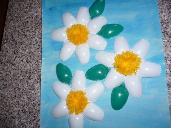 Цветы из пластмассовых ложек