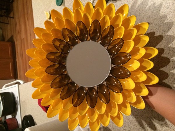 Цветы из пластмассовых ложек