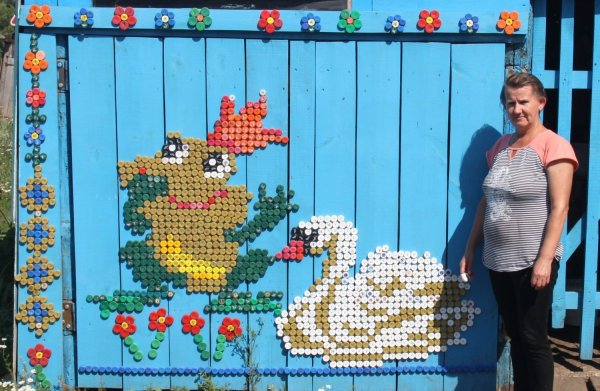 Панно из пластиковых пробок