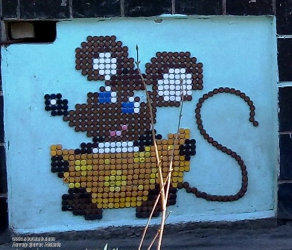 Панно из крышечек