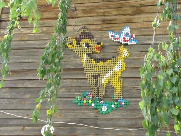 Олененок из пробок от пластиковых бутылок