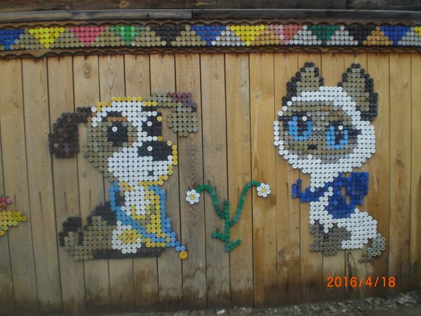 Панно из крышечек