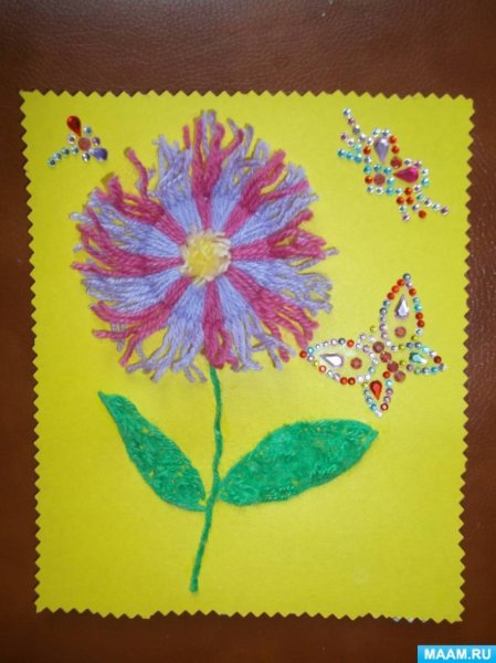 Цветы из пряжи на картоне