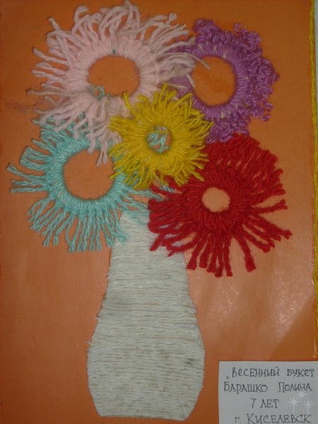 Аппликация из шерстяных ниток на картоне