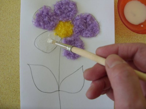 Цветок из нарезанных ниток