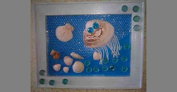 Аппликация из пластилина и ракушек
