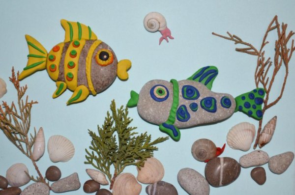 Рыбка из ракушки и пластилина
