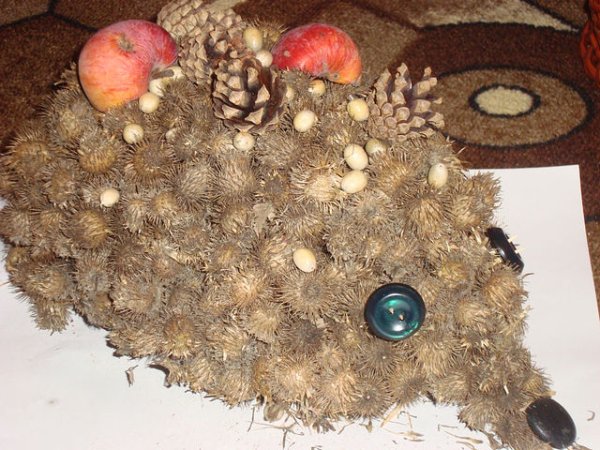 Ежик из репейника