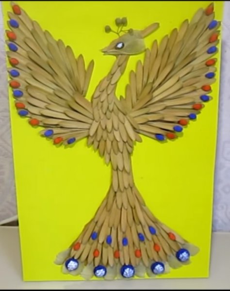 Жар птица из семян клена и ясеня