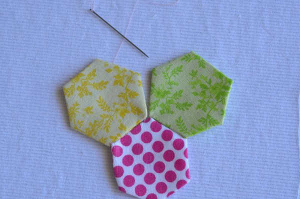 Цветок из шестигранников из ткани своими