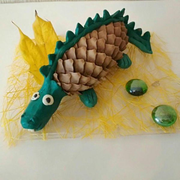 Поделки из шишек и пластилина