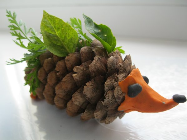 Ежик из шишки