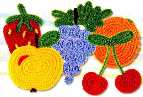 Аппликация из вязаных цепочек