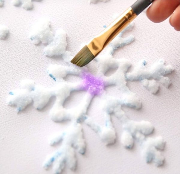 Рисование солью Снежинка