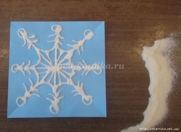 Рисование солью Снежинка