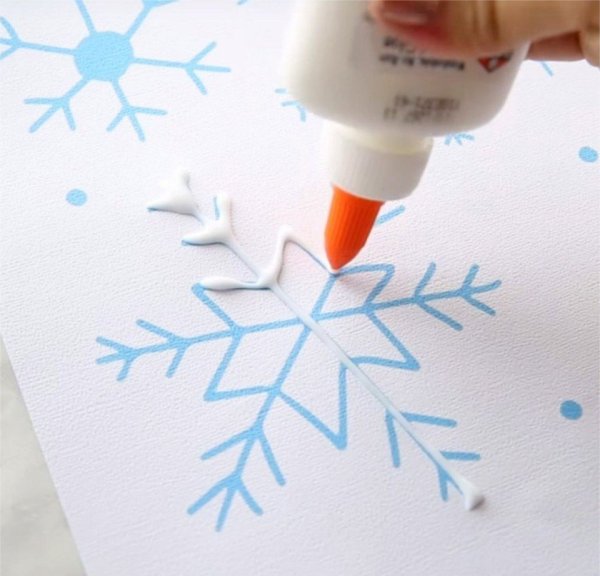 Рисование снежинки красками