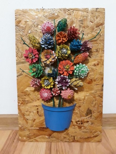 Цветы из шишек